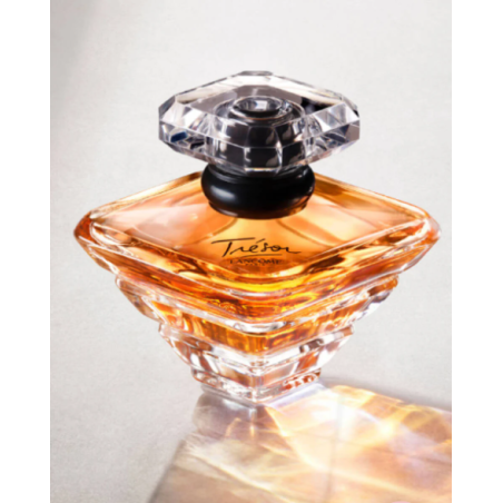 Lancôme Trésor Eau de Parfum – Elegant Floral Perfume for Women
